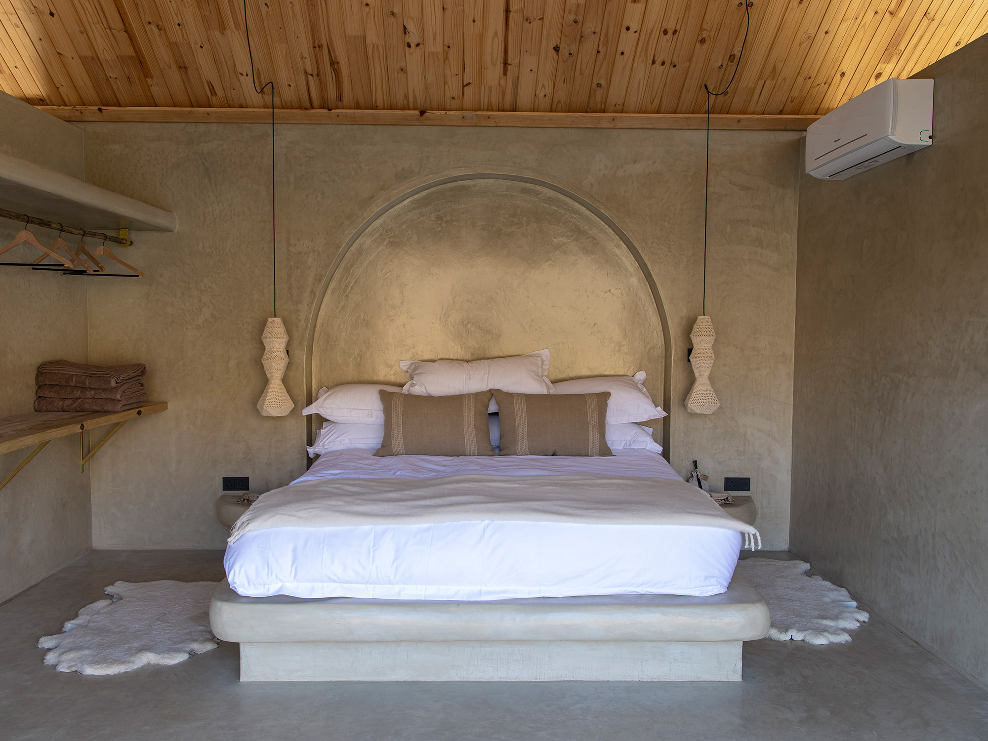 Ananda-Cabin-bedroom-Ashante-Boutique-Retreat