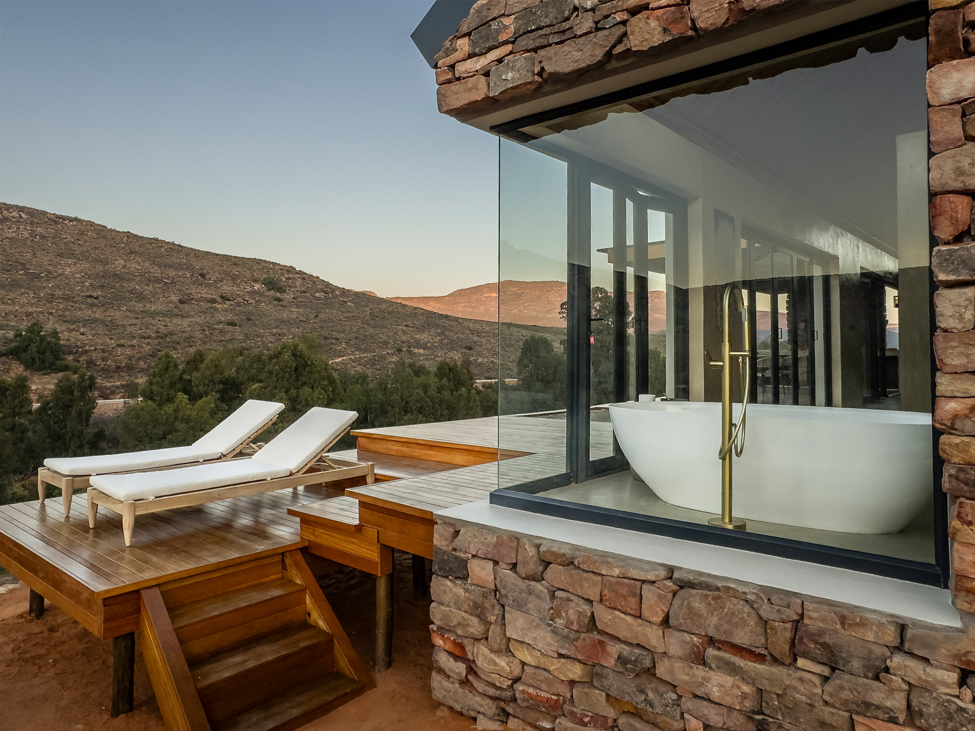 Ananda-Cabin-deck-and-bathroom---Ashante-Boutique-Retreat