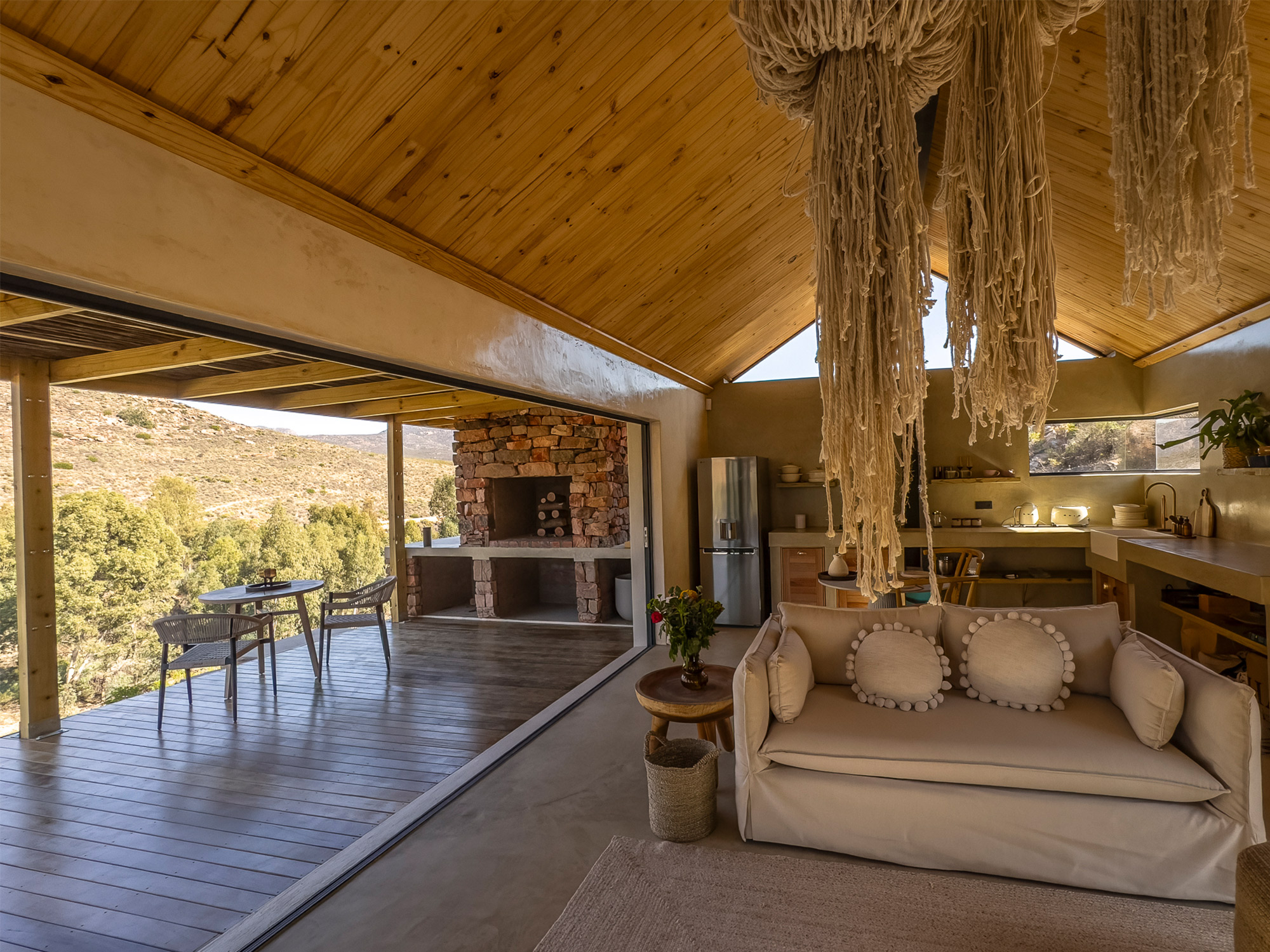 Ananda-Cabin-living-room---Ashante-Boutique-Retreat