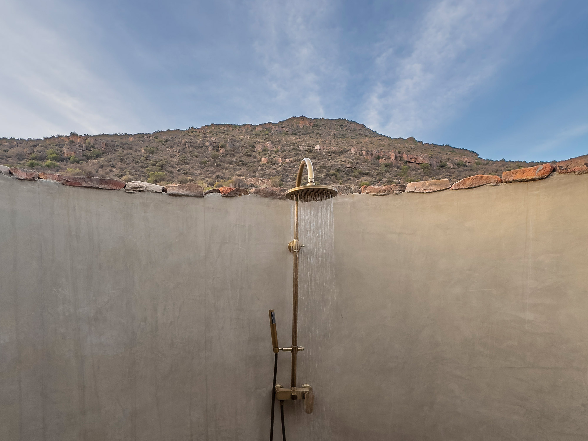 Ananda-Cabin-outdoor-shower-Ashante-Boutique-Retreat